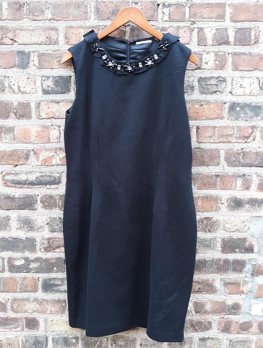 Tahari Black Shift Dress Jeweled Embellished Neckline Sleeveless Cocktail 14